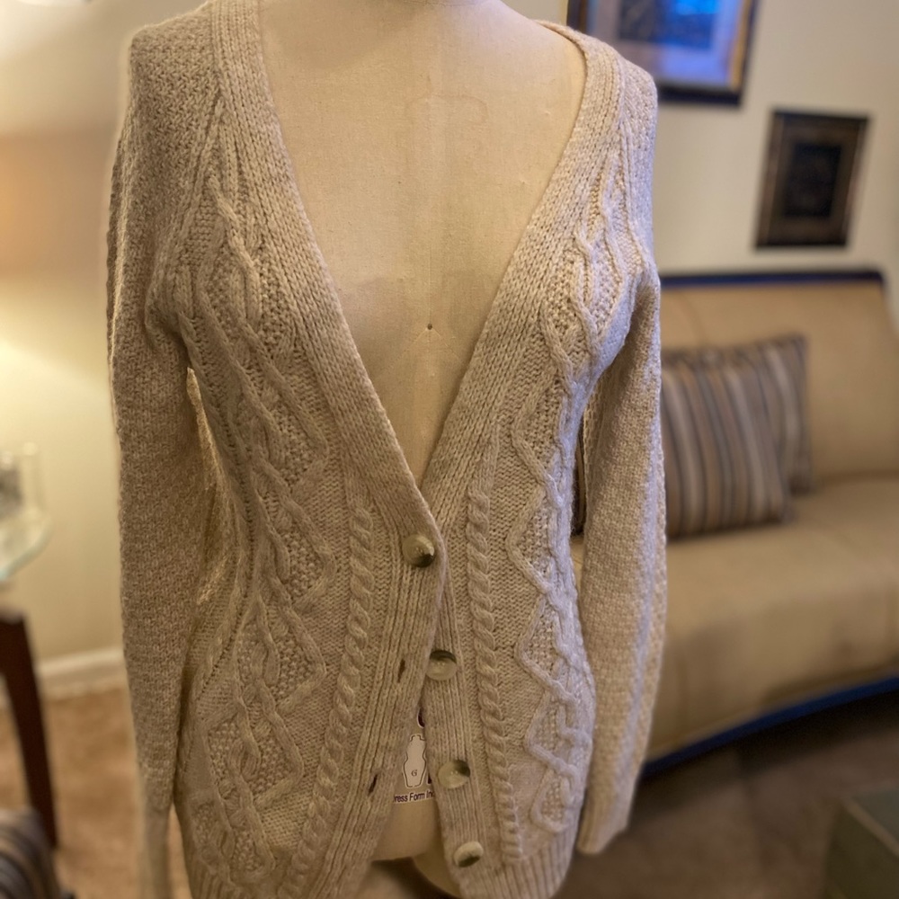 Women’s cardigan.